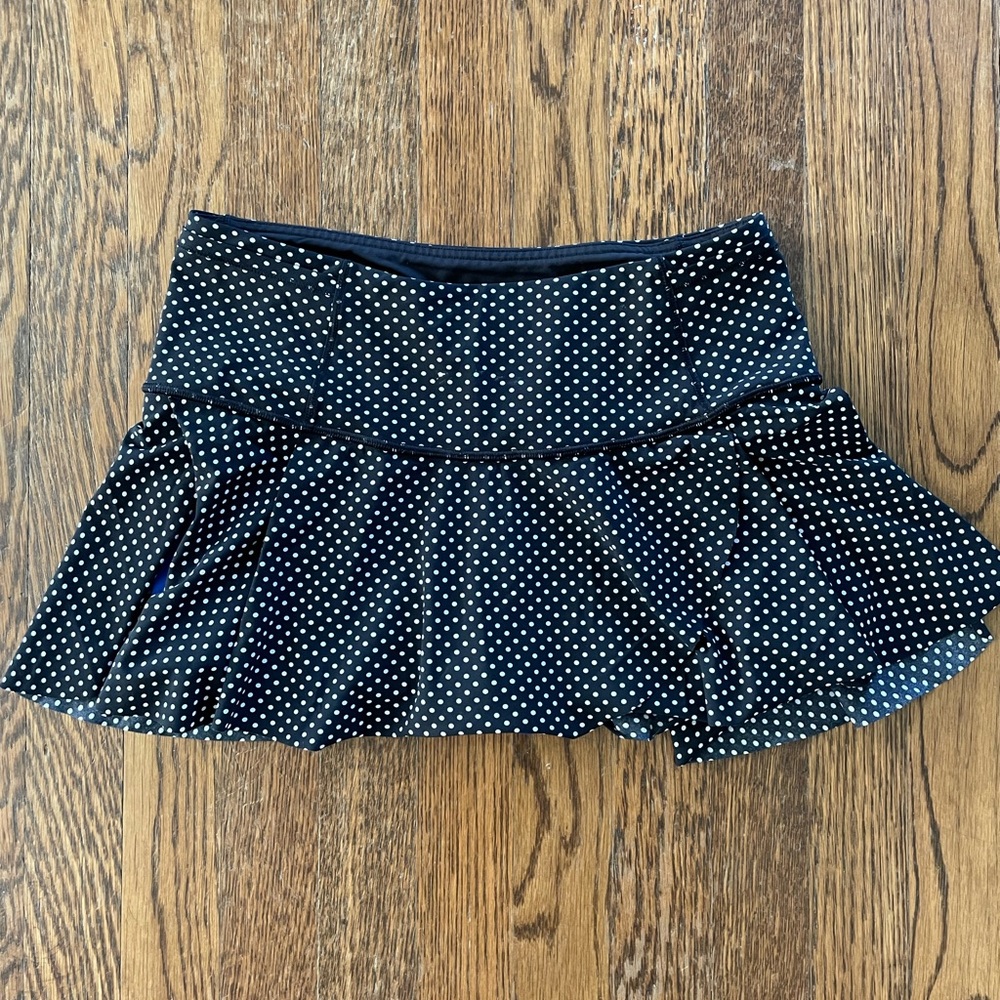 Lululemon Polka-dot skirt
